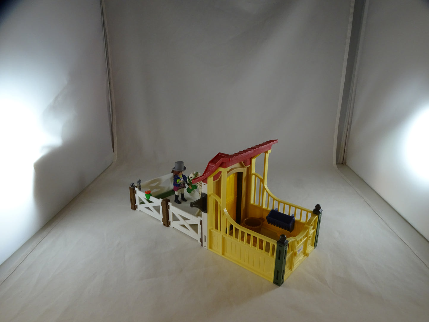 Box de cheval et son paddock country 6934. d'occasion PLAYMOBIL - Dès 6 ans | Ref 11302