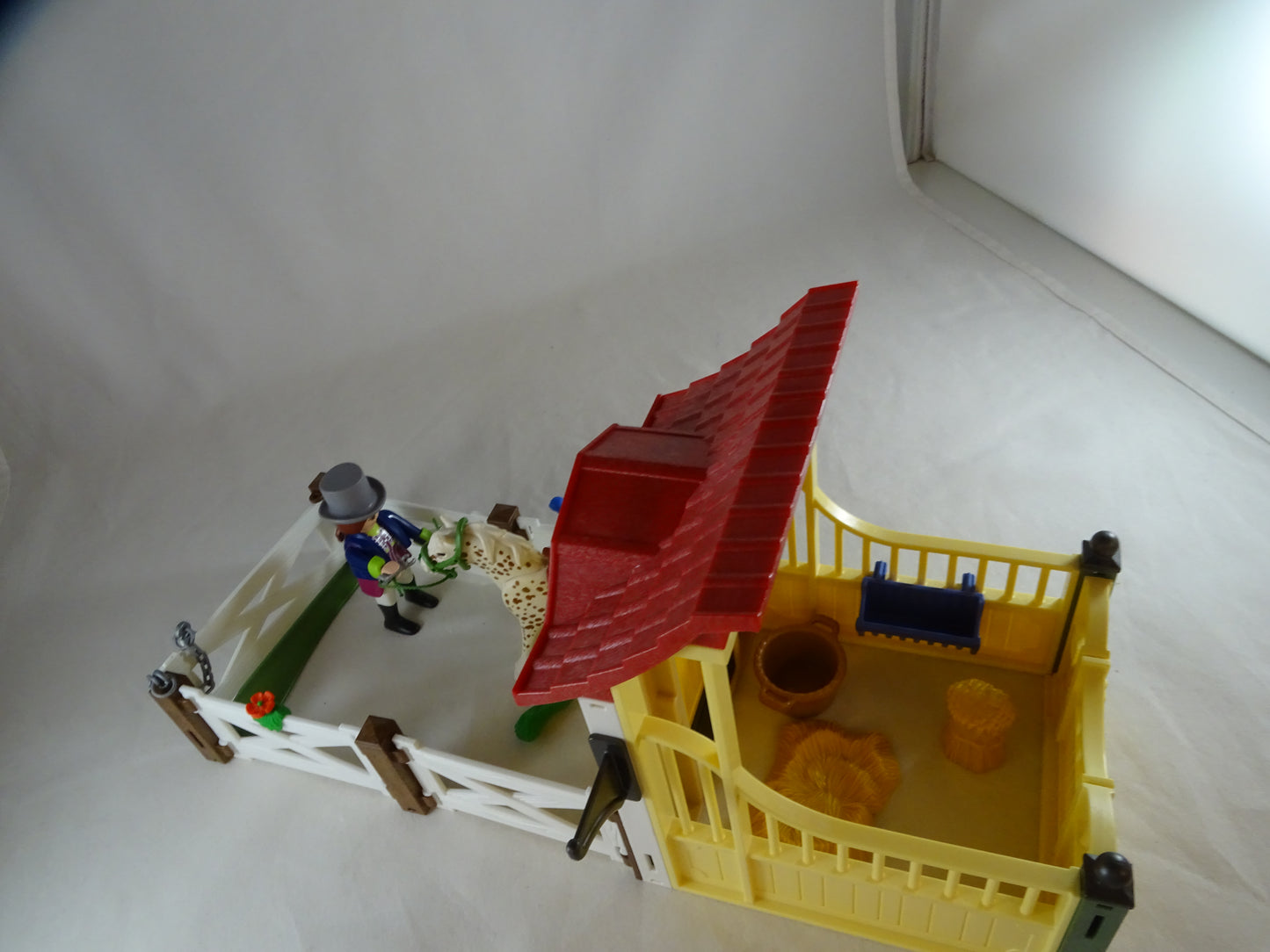 Box de cheval et son paddock country 6934. d'occasion PLAYMOBIL - Dès 6 ans | Ref 11302