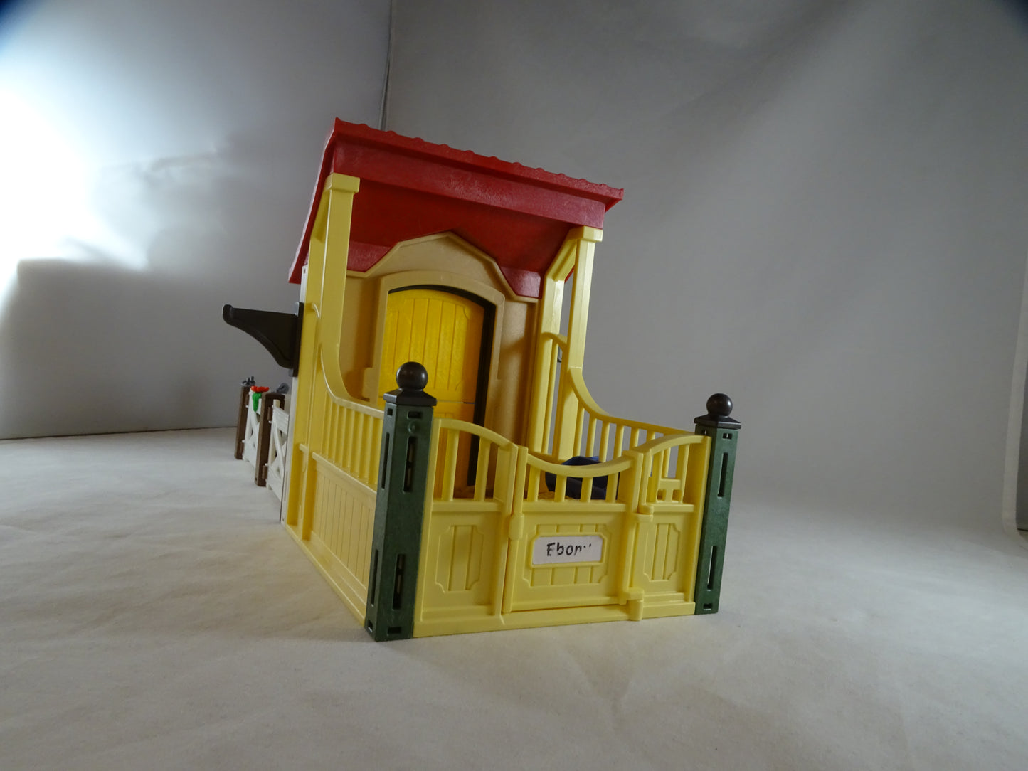 Box de cheval et son paddock country 6934. d'occasion PLAYMOBIL - Dès 6 ans | Ref 11302