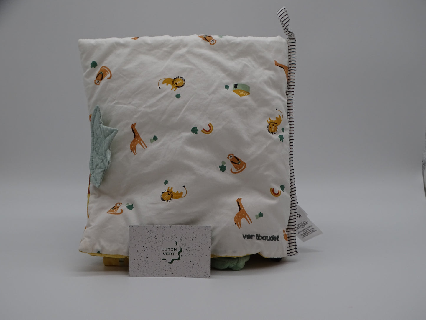 Livre d’éveil « Tanzanie » avec marionnettes doigts d'occasion VERTBAUDET - Dès 1 an | Ref 13258