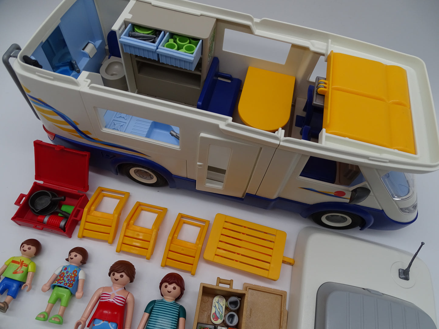 Playmobil pièce unique « Camping-car en famille » d'occasion PLAYMOBIL - Dès 4 ans | Ref 13166