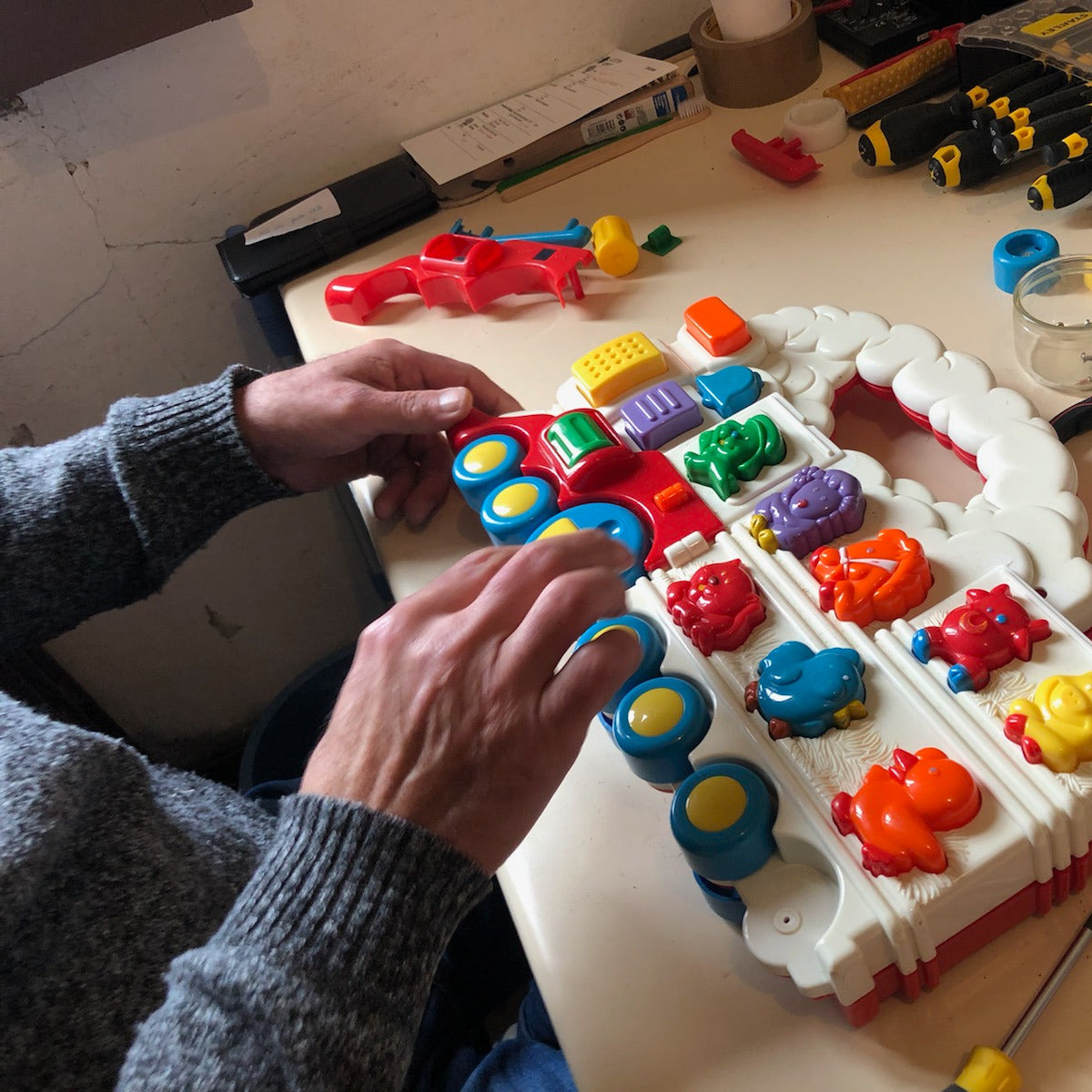 La rénovation des jouets comme support à l'insertion par l'activité économique. Accompagner des personnes éloignées de l'emploi dans leur transition professionnelle.