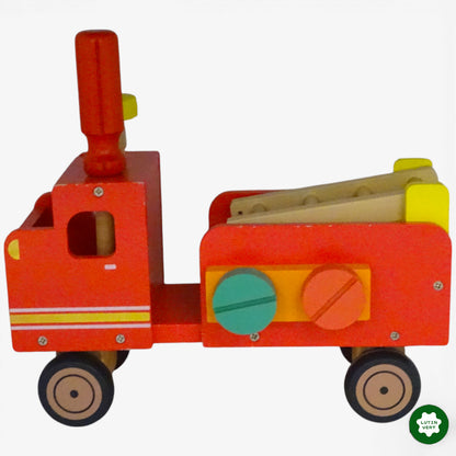 Camion de pompier en bois  rouge d'occasion HEMA - Dès 3 ans | Ref 10890
