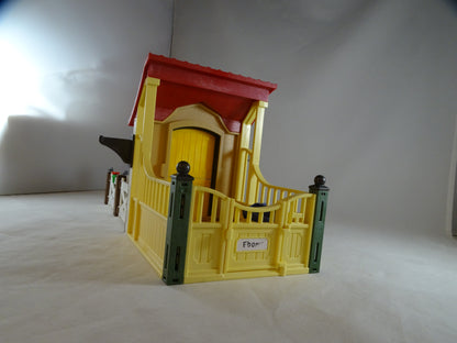 Box de cheval et son paddock country 6934. d'occasion PLAYMOBIL - Dès 6 ans | Ref 11302