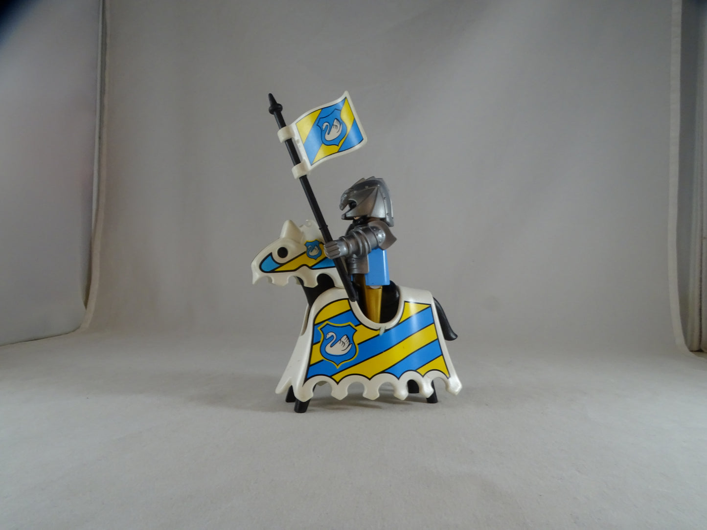 Chevalier vaillant du cygne 3024 d'occasion PLAYMOBIL - Dès 6 ans | Ref 11300