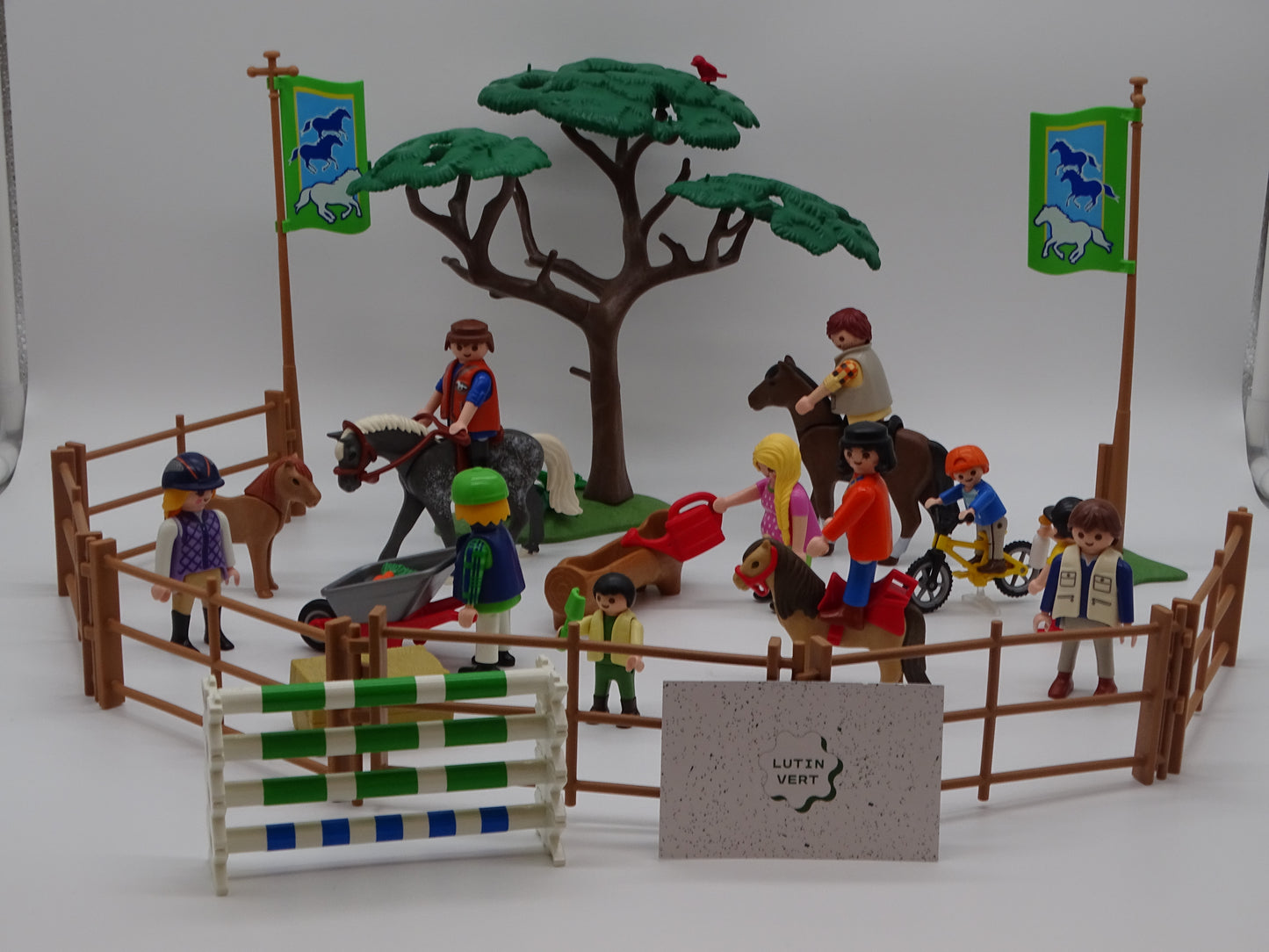 Playmobil pièce unique « Pension de chevaux clinique vétérinaire » d'occasion PLAYMOBIL - Dès 4 ans | Ref 13033