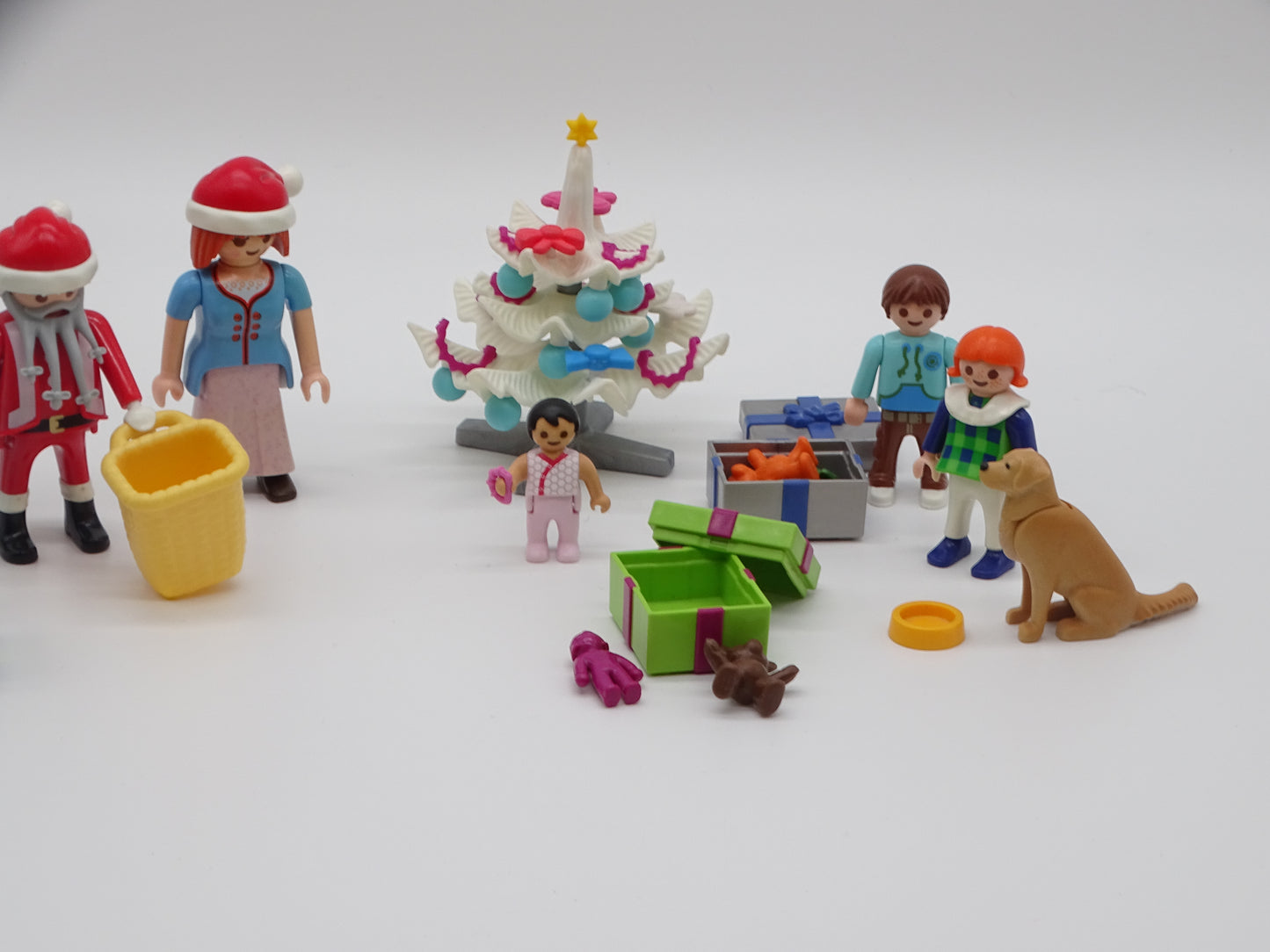 Playmobil pièce unique « Le jour de Noël » d'occasion PLAYMOBIL - Dès 3 ans | Ref 13060