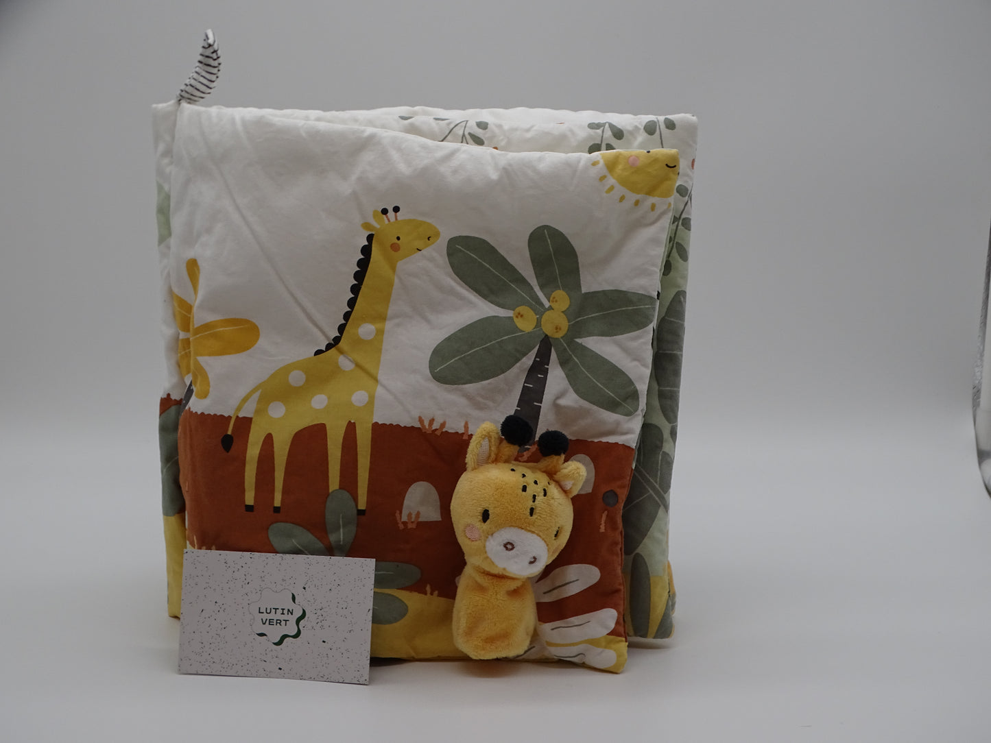 Livre d’éveil « Tanzanie » avec marionnettes doigts d'occasion VERTBAUDET - Dès 1 an | Ref 13258