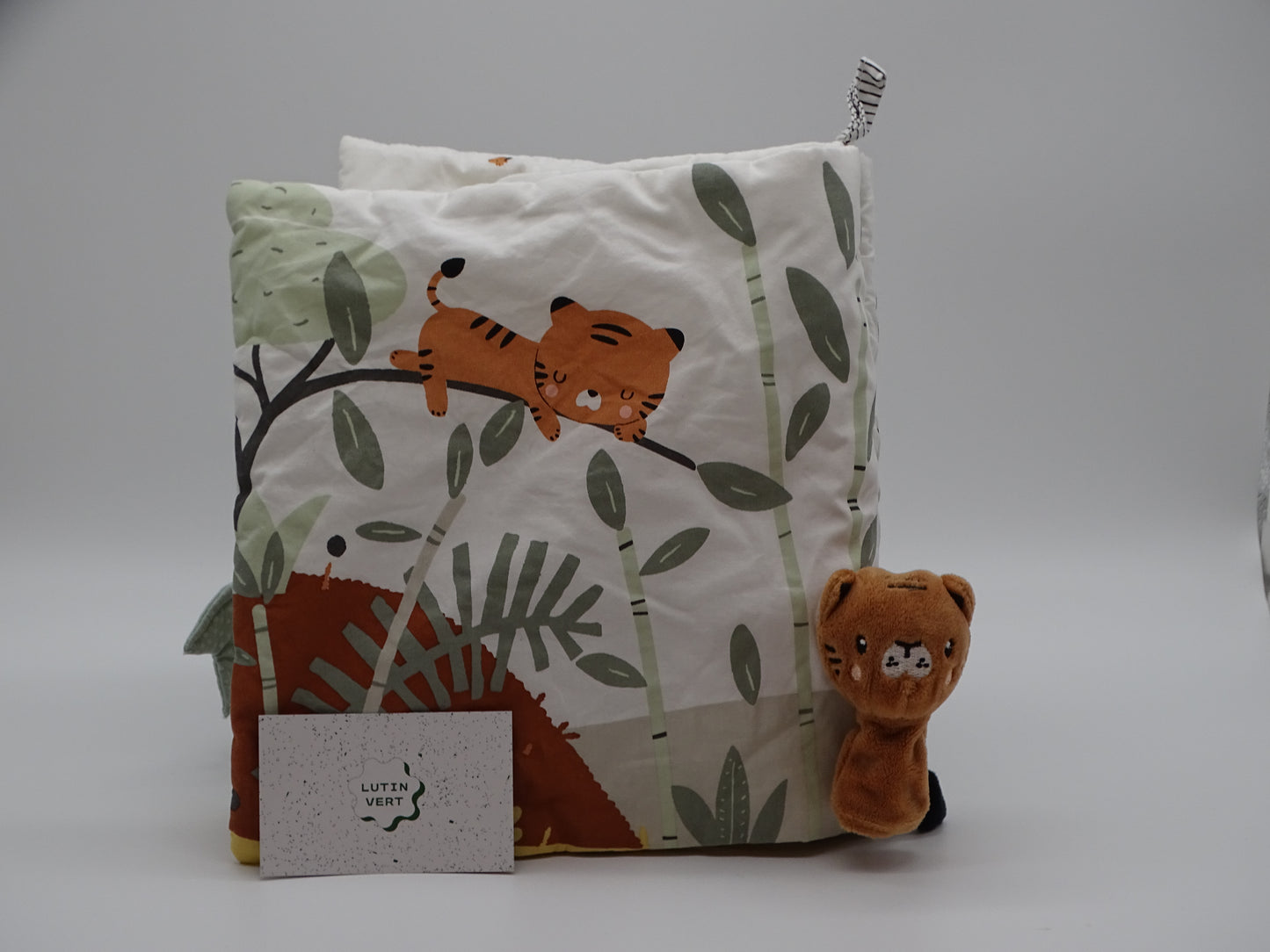 Livre d’éveil « Tanzanie » avec marionnettes doigts d'occasion VERTBAUDET - Dès 1 an | Ref 13258