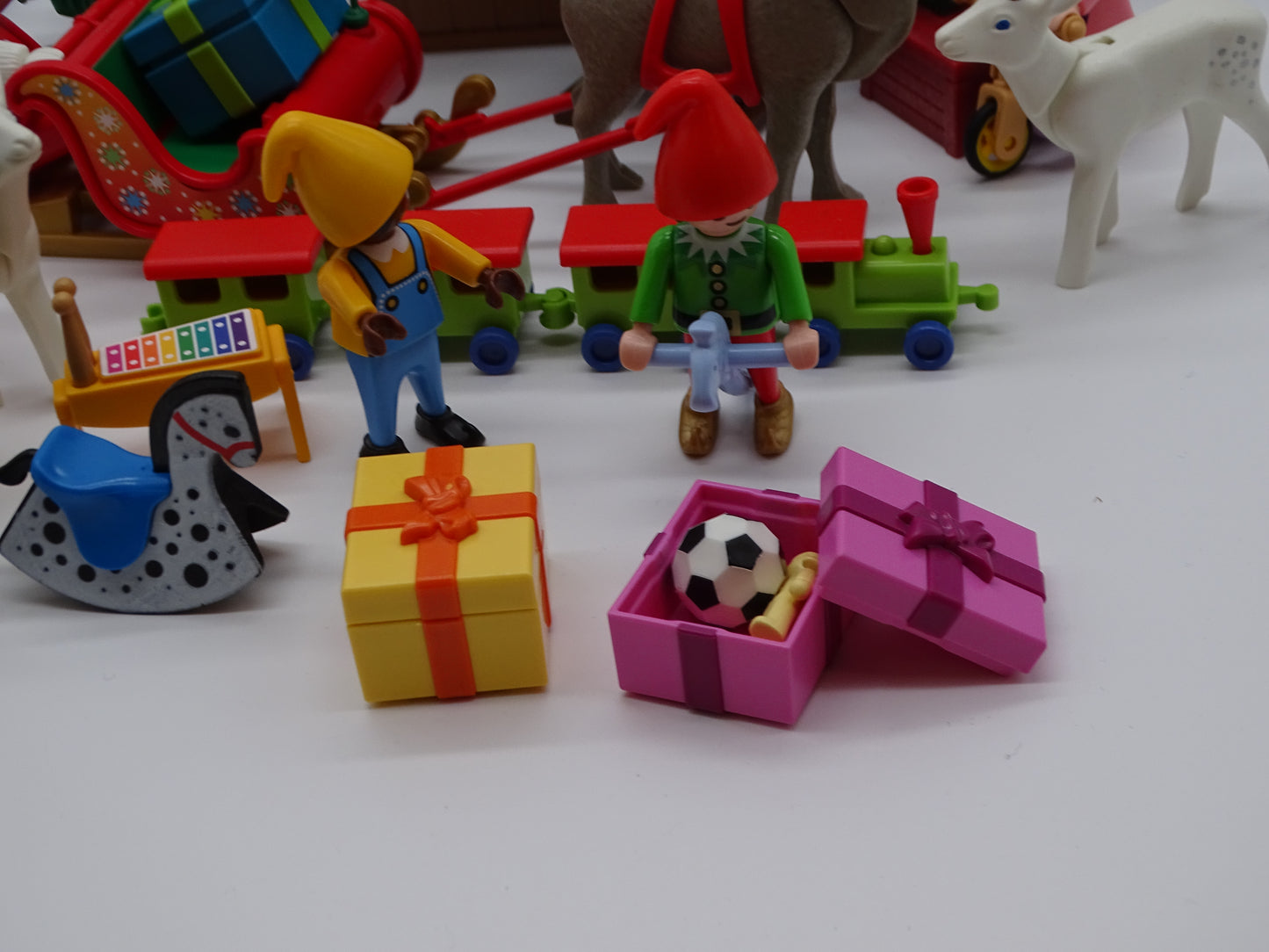 Playmobil Pièce Unique « Le Chalet du Père Noël » d'occasion PLAYMOBIL - Dès 4 ans | Ref 13267