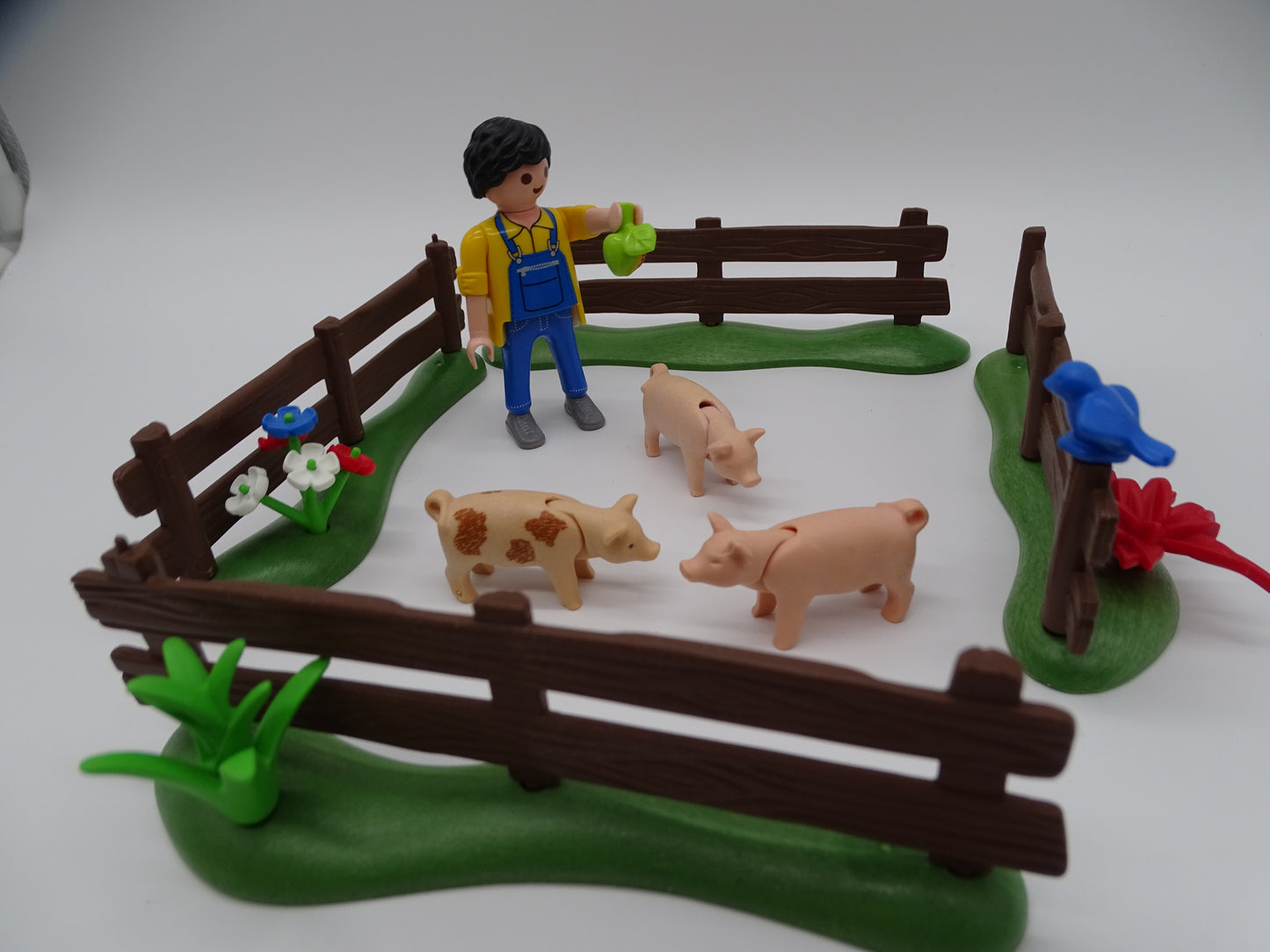 Playmobil pièce unique « La ferme des petits cochons » d'occasion PLAYMOBIL - Dès 6 ans | Ref 13377