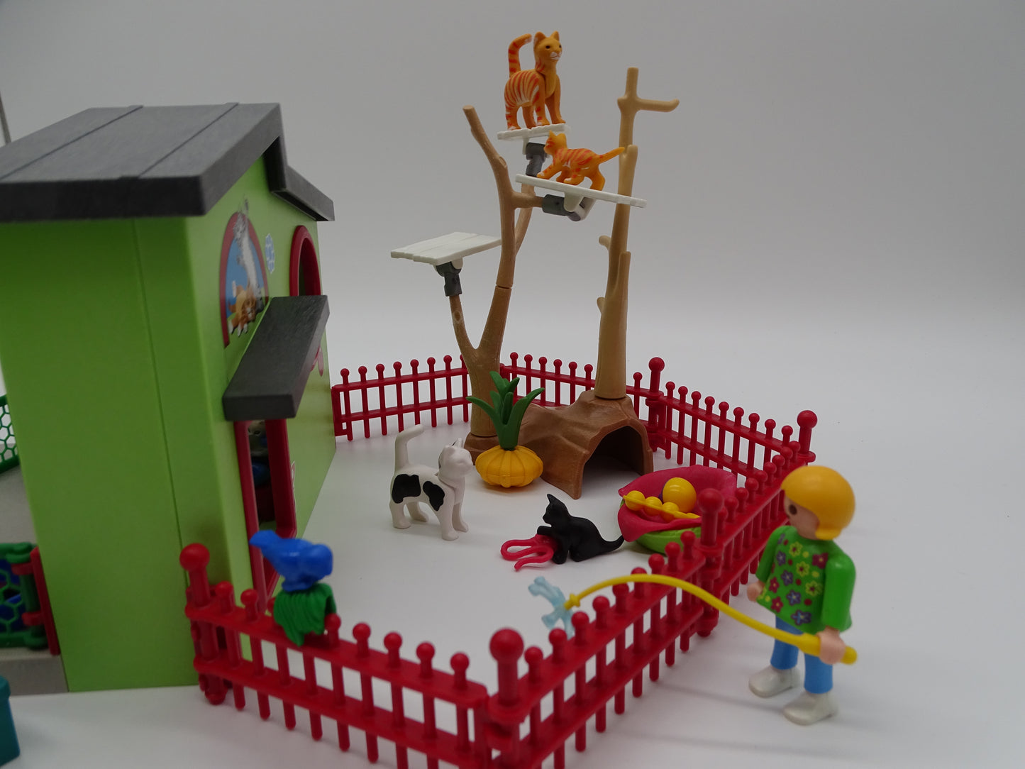 Playmobil pièce unique « Le refuge des Chats » d'occasion PLAYMOBIL - Dès 6 ans | Ref 13380