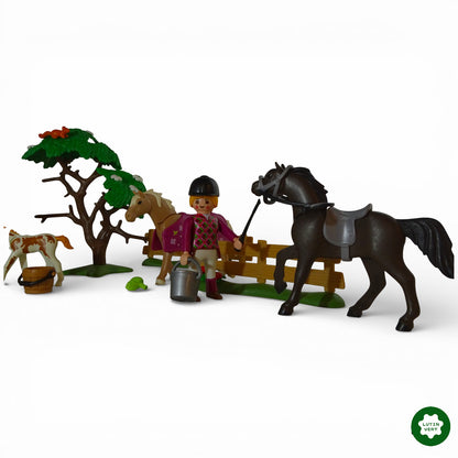 Playmobil 5112 / 5227 « Box, chevaux et cavalières » d'occasion PLAYMOBIL - Dès 4 ans | Ref 12983