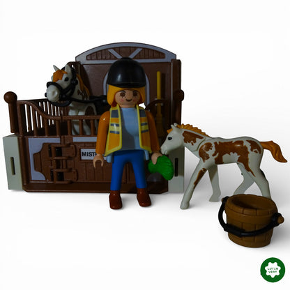 Playmobil 5112 / 5227 « Box, chevaux et cavalières » d'occasion PLAYMOBIL - Dès 4 ans | Ref 12983