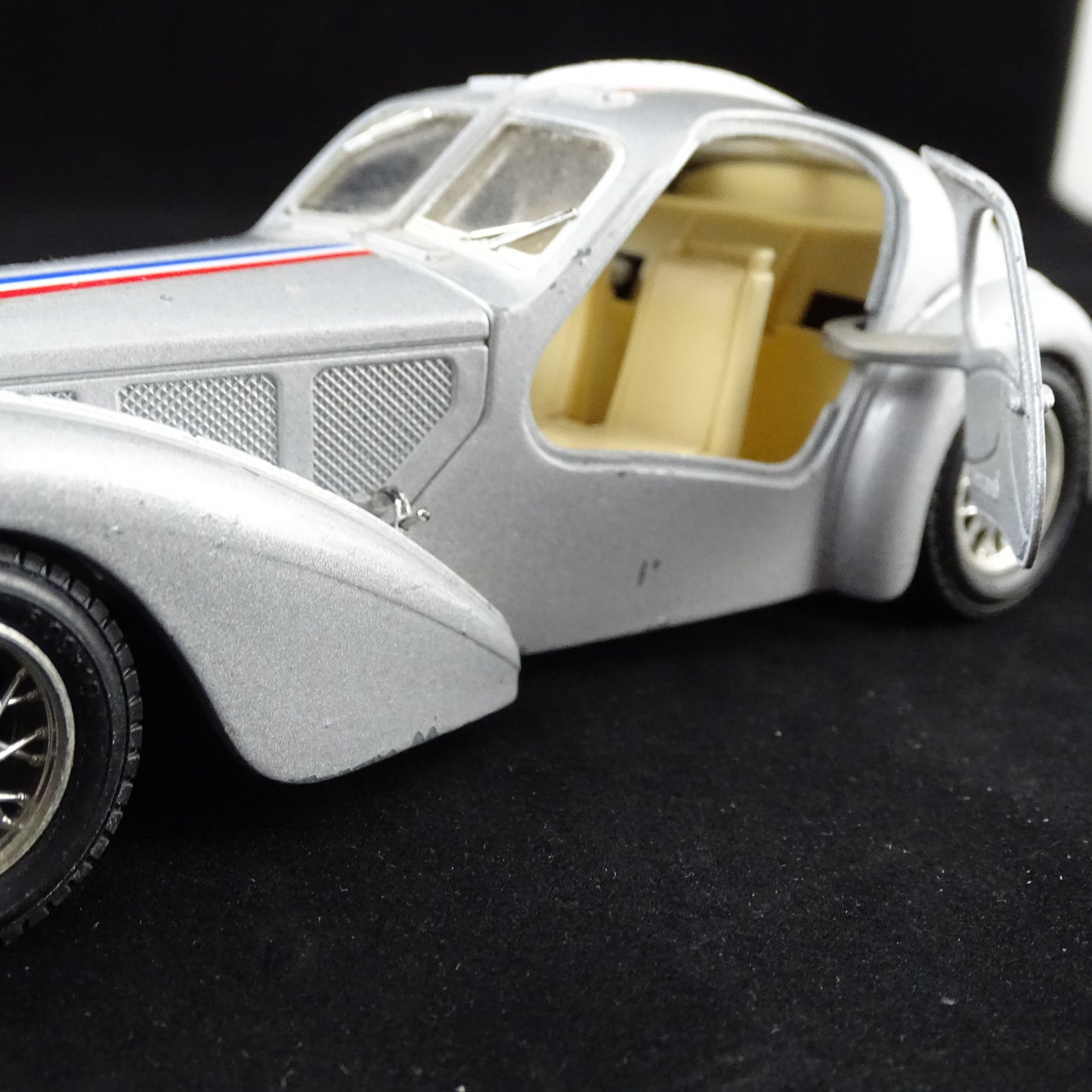 Voiture miniature de collection Bugatti d'occasion - BURAGO