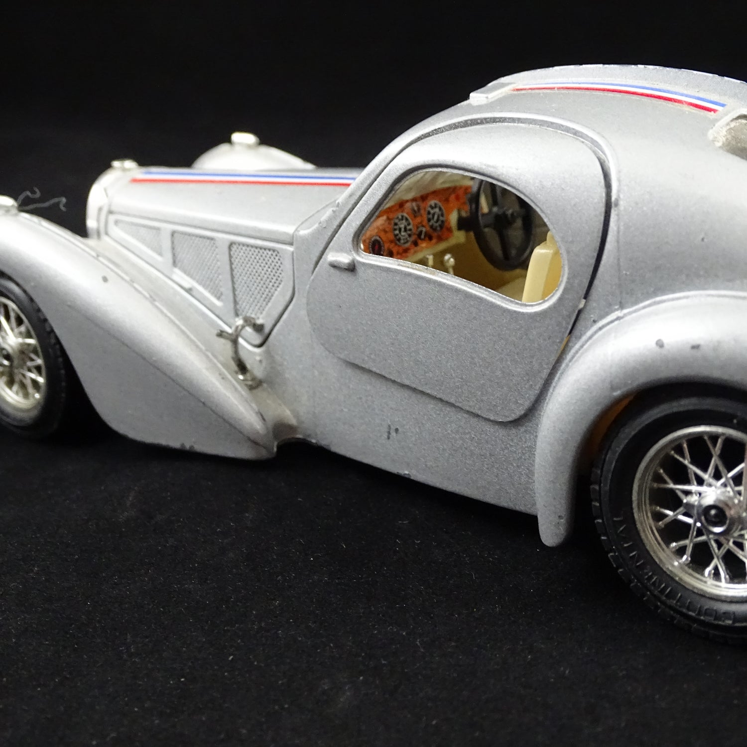 Voiture miniature de collection Bugatti d'occasion - BURAGO – Lutin Vert -  Recyclerie de jouets